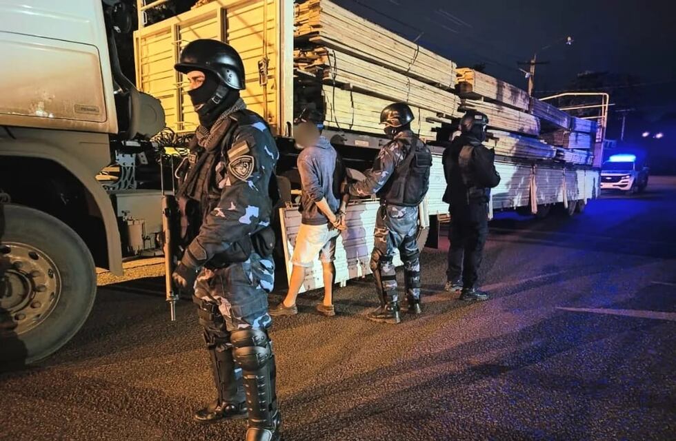 Interceptan un camión con una importante carga de marihuana en Guaraní