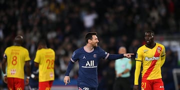 Lionel Messi festeja su gol ante el Lens.