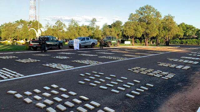 Dentro de la camioneta abandonada en el lugar encontraron  1.627 ladrillos que contenían un total de 1.020,98 kilogramos de marihuana.