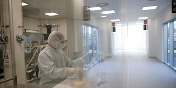 Laboratorio de Astra Zeneca en Argentina (Imagen ilustrativa - AP/Natacha Pisarenko)