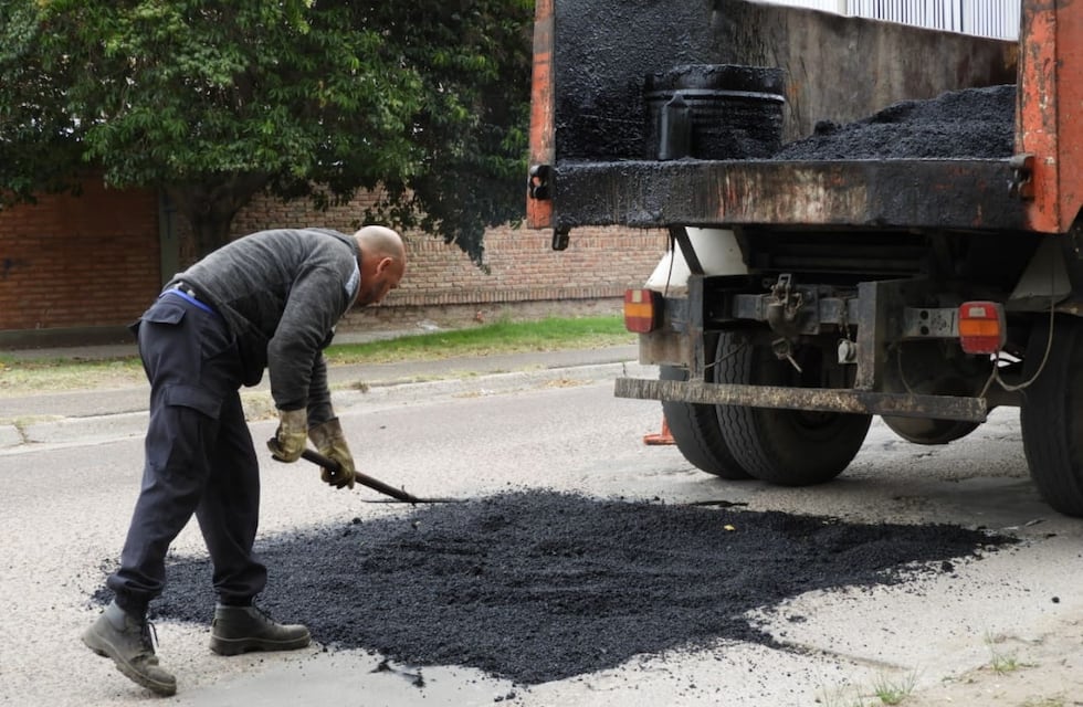 El Municipio indicó que continúan bacheando la ciudad