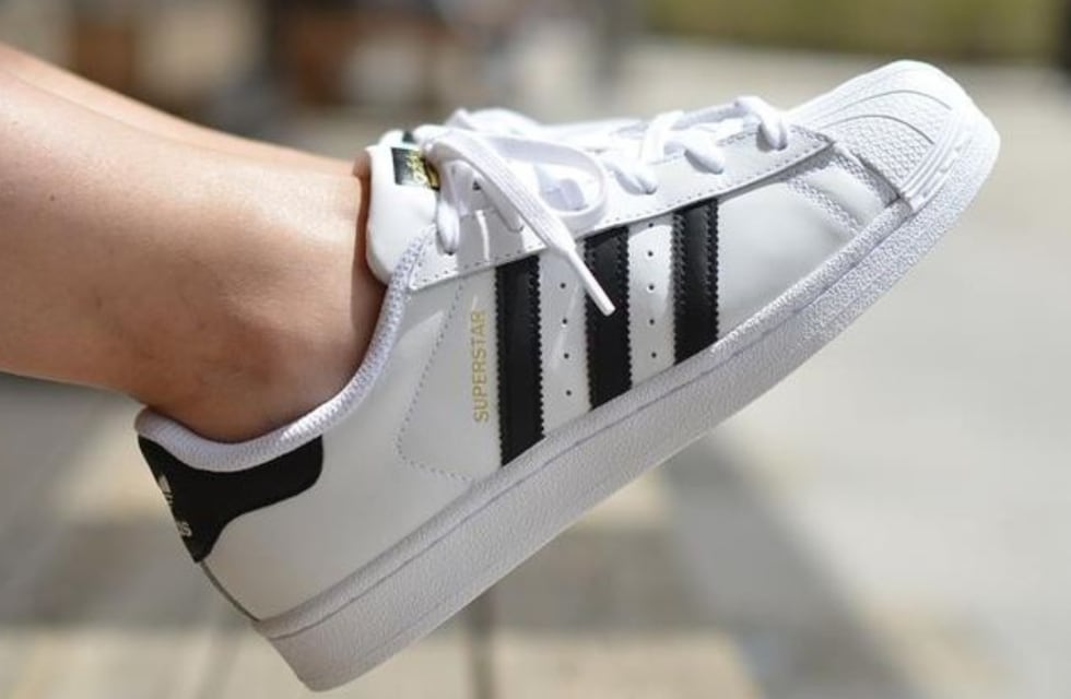 Mostraron cuántas zapatillas Adidas se pueden comprar en Chile por el precio de un par en Argentina