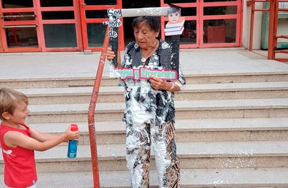 Entre Ríos: se graduó de profesora a los 80 años con asistencia perfecta y fue la abanderada