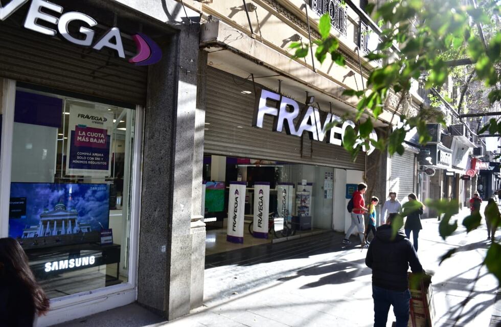 Locales del centro de Córdoba bajaron sus persianas por rumores falsos de saqueo y luego, volvieron a abrir