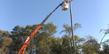 Cerro Corá: trabajos de reparación en el tendido eléctrico