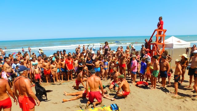 Exitosas charlas de Educación sobre el mar de los Guardavidas en Orense y Dunamar