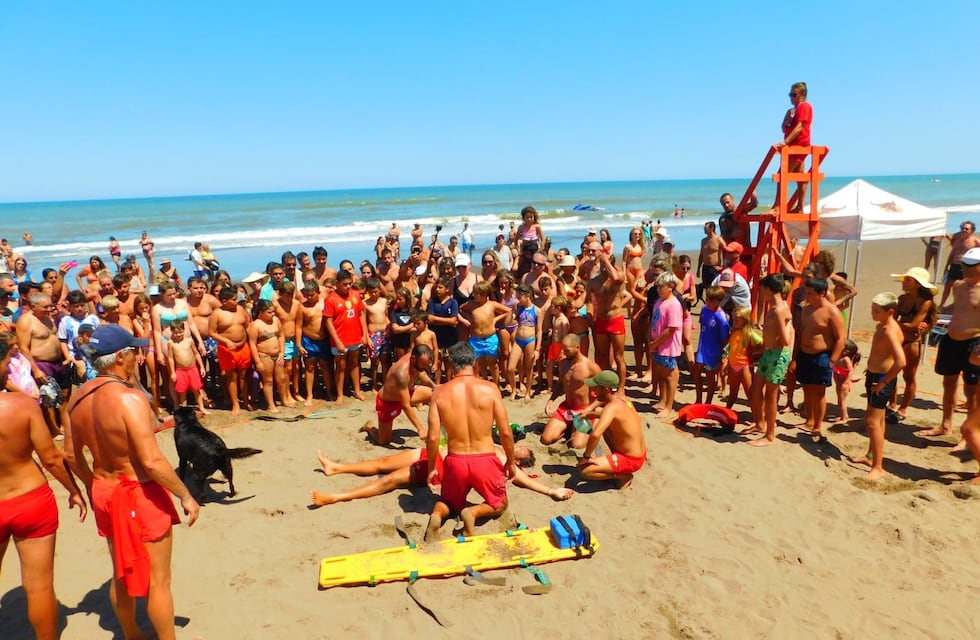 Exitosas charlas de Educación sobre el mar de los Guardavidas en Orense y Dunamar