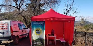 Búsqueda en la zona del Pan de Azúcar (Foto: Facebook / Bomberos Voluntarios de Cosquín).