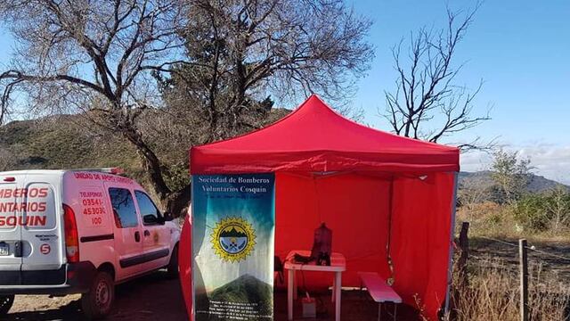 Búsqueda en la zona del Pan de Azúcar (Foto: Facebook / Bomberos Voluntarios de Cosquín).