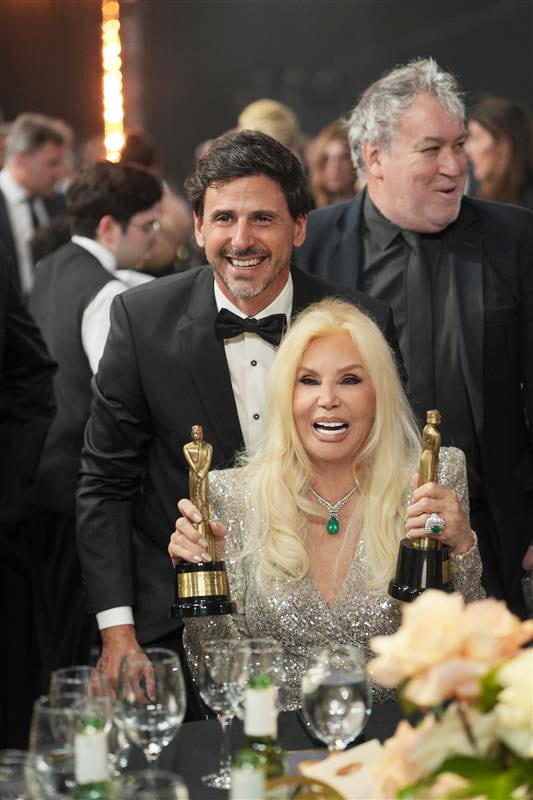 Susana Giménez con sus respectivos premios.