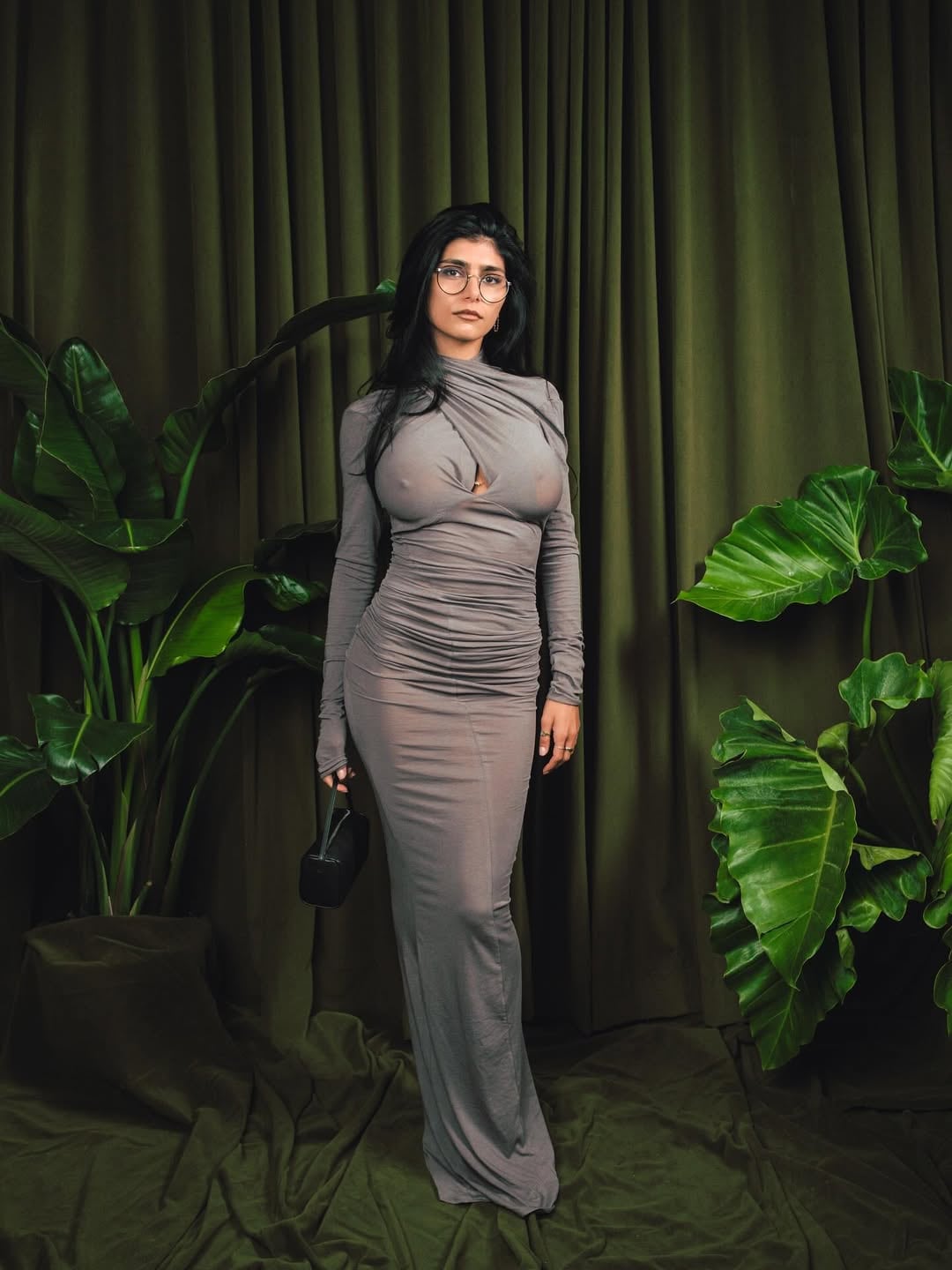 Mia Khalifa eligió un look de noche muy glamoroso y revolucionó Instagram