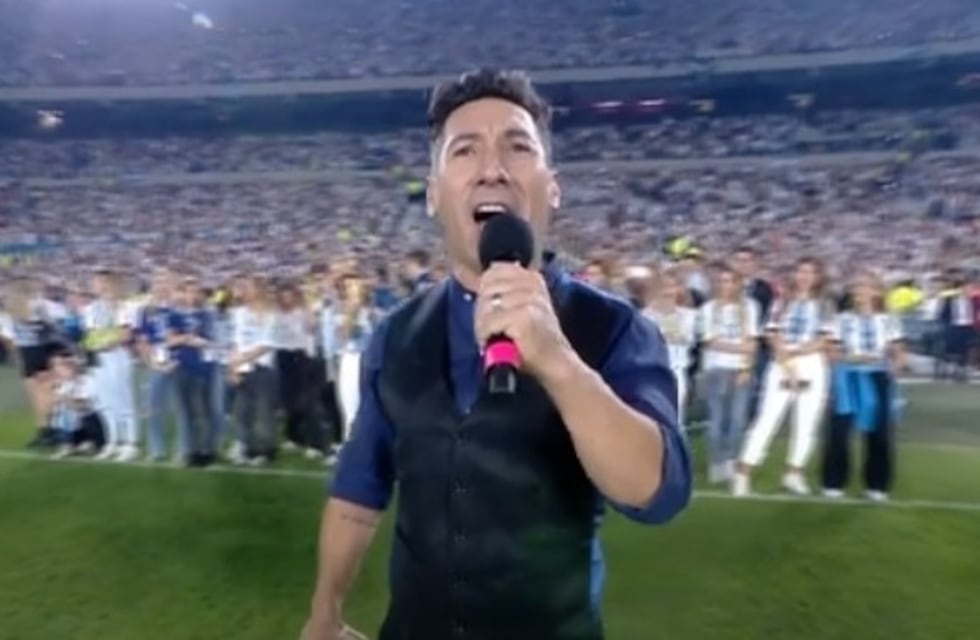 Un cordobés cantó el himno nacional en el partido Argentina-Panamá y emocionó a todo el estadio