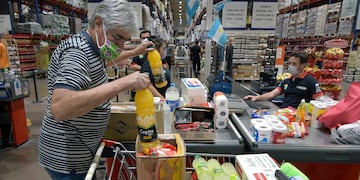 Los números de la canasta básica total son similares a lo que gana un empleado formal en el sector privado.