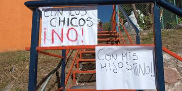 Manifestación frente a un jardín de infantes en Salsipuedes.