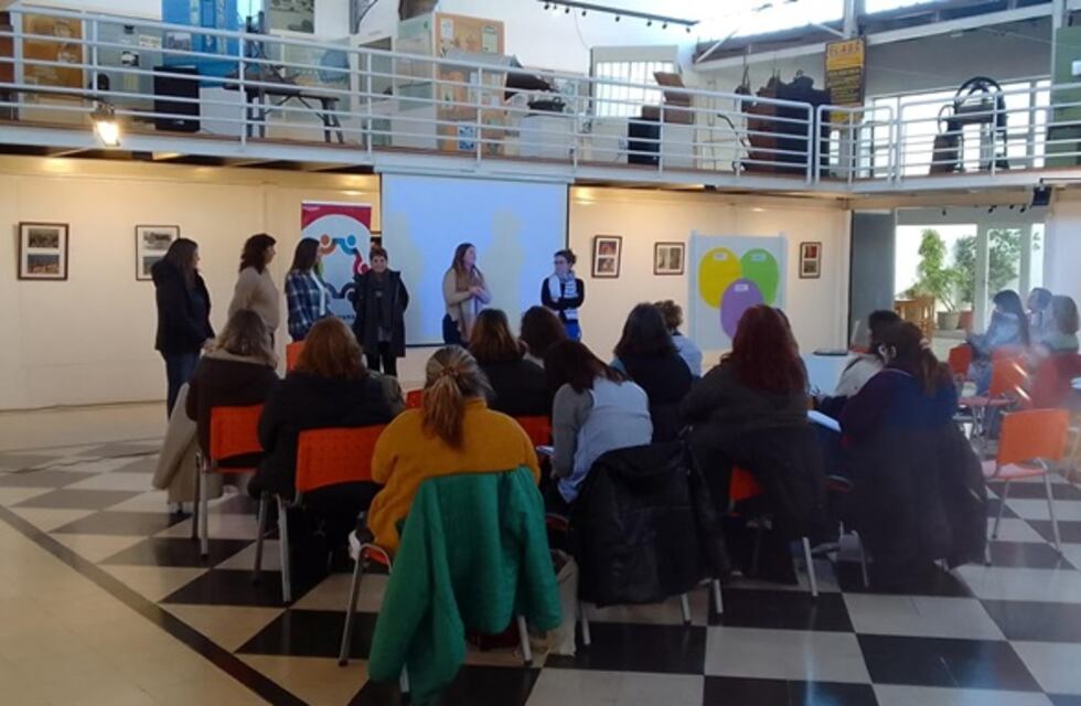 Capacitación sobre Prevención en los Consumos Problemáticos con docentes e Inspectores de Escuelas Primarias del Distrito de Tres Arroyos