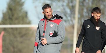 Diego Dabove, nuevo DT de Instituto, y otra prueba de fuego: la visita al puntero River (Prensa IACC).