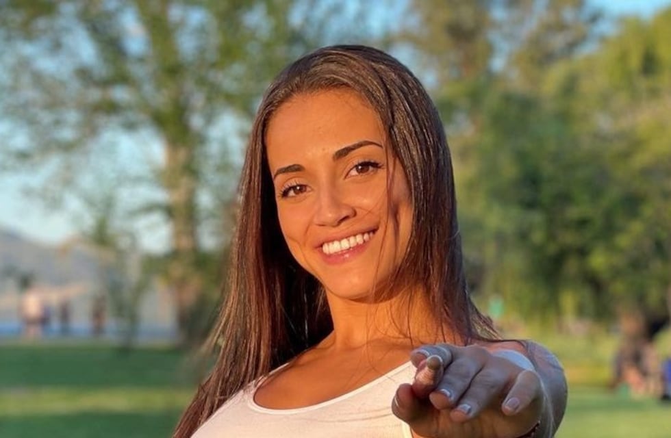 Gina Casinelli posó desde el balcón en bikini y se llevó todas las miradas: las reacciones de sus fans