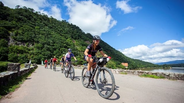 La iniciativa supone la construcción de un trayecto de 20 kilómetros que unirá ambos puntos en la provincia y otorgará seguridad y una infraestructura urbana a quienes se trasladan en bicicleta.