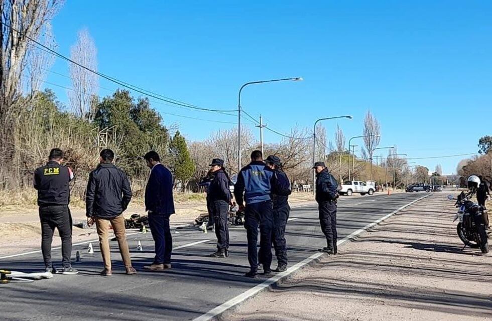 Choque frontal entre dos motos: murió un hombre y una mujer terminó con fracturas