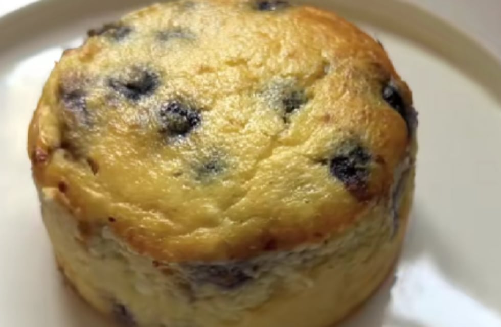 Cómo hacer una tarta de ricota y arándanos en la freidora de aire: la receta lista en pocos minutos