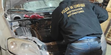 La Policía secuestró autos, autopartes, documentos apócrifos, armas de fuego y dinero. (Policía)