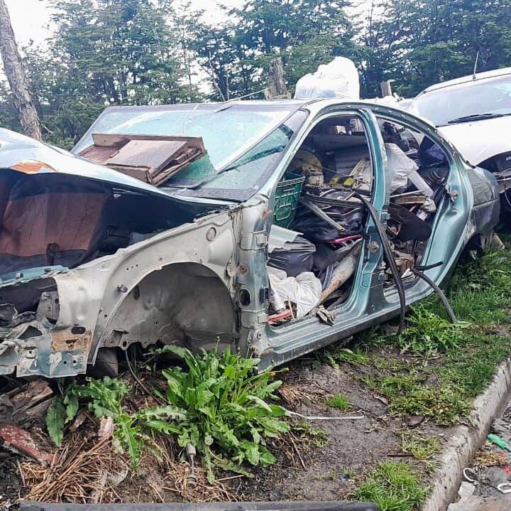 Retiro de vehículos que se encontraban abandonados en distintos sectores de la ciudad.