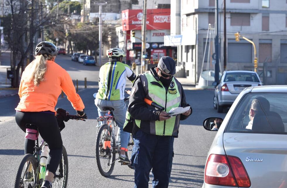 Barrio San Vicente: quisieron coimear a la Policía y fueron detenidos
