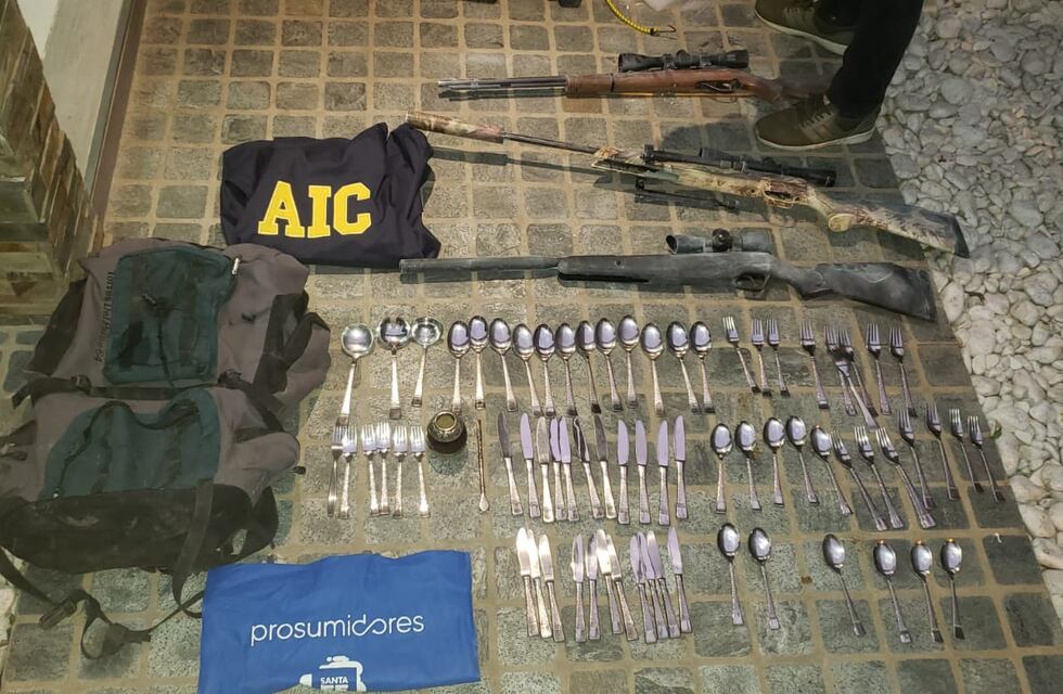 Fue a un estudio jurídico y dejó un bolso con armas