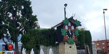 Reloj Cucú de Villa Carlos Paz, en una jornada nublada.