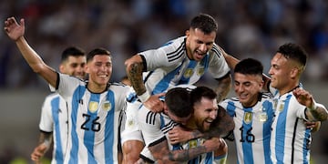 Lionel Messi y sus compañeros en un partido de la selección argentina.