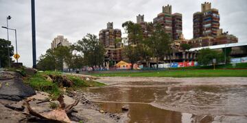 Las copiosas lluvias en Córdoba repercutieron en la Costanera de la ciudad.