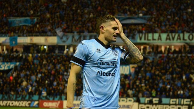 Pablo Vegetti y el gesto pirata en uno de los festejos de sus goles en la cancha de Belgrano durante la temporada 2022. (Facundo Luque / La Voz)