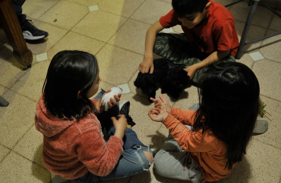 Córdoba: una niña quedó huérfana y fue integrada a la familia de un compañero del colegio