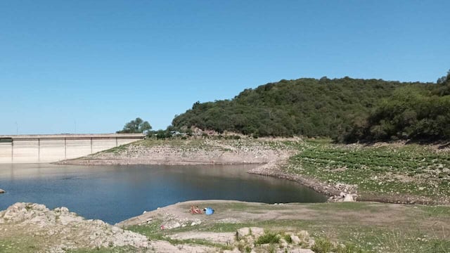 Dique La Quebrada con poca agua.