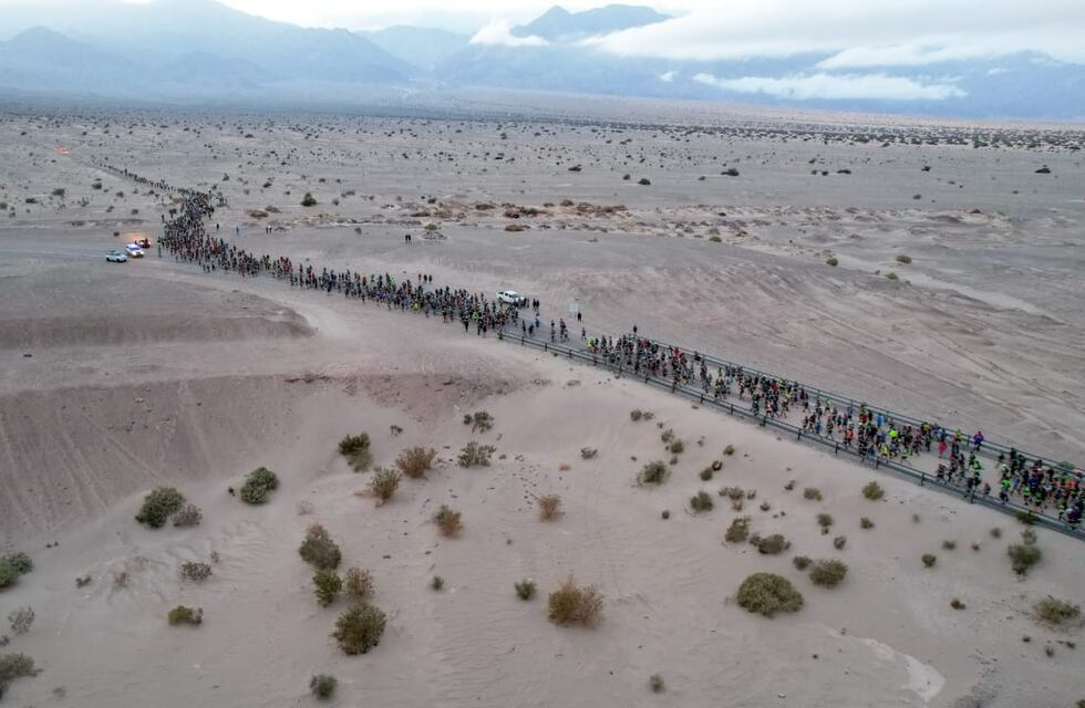 ¡Extraordinaria!: la runner tunuyanina María del Valle Arena conquistó los 50 km de desierto en Fiambalá
