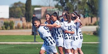 El femenino de Talleres celebra uno de los goles ante All Boys (Prensa Talleres).