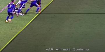 La jugada que invalidó el gol de Boca (Captura)