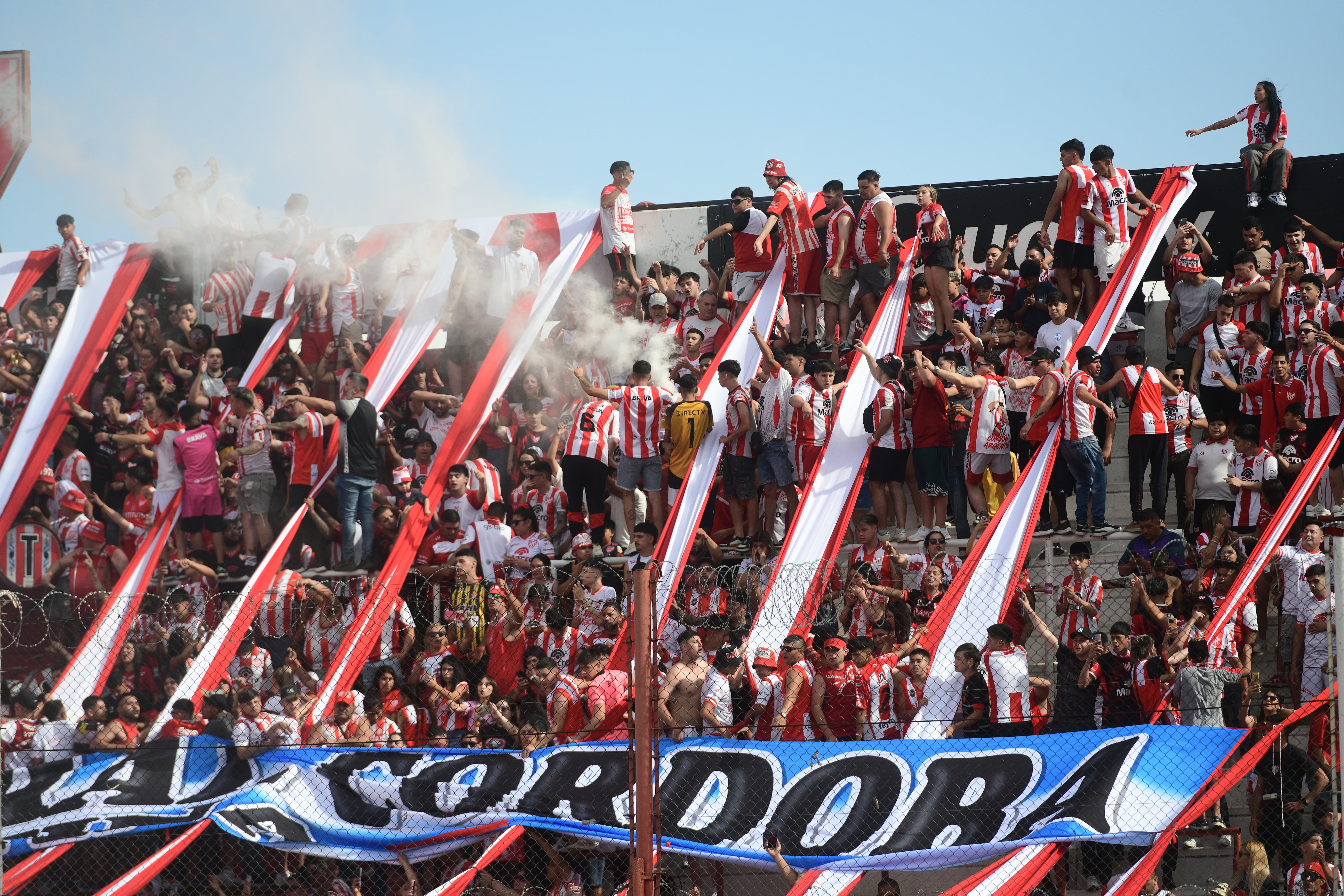 En la cancha de Instituto en Alta Córdoba Instituto y Talleres jugaron un partido intenso por la última fecha de la LPF. (Javier Ferreyra/ La Voz)
