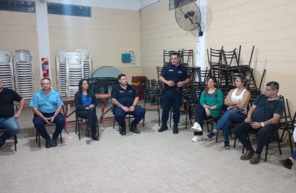 Autoridades de la U.R.D. Ansenuza se reunieron con vecinos del sector sur de Arroyito ante algunos reclamos