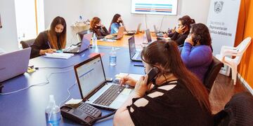 La central telefónica de turnos, en los primeros días se entregaron alrededor de 1000 turnos a vecinos y vecinas de 80 años de edad en adelante.