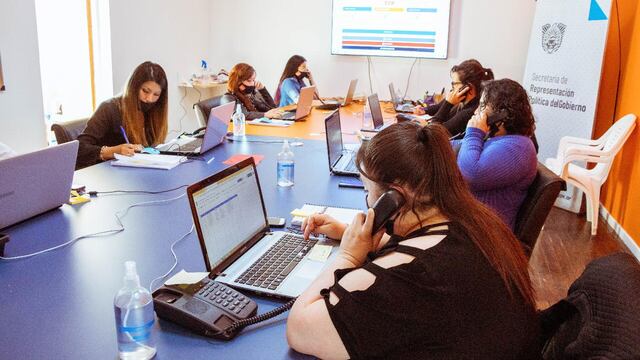 La central telefónica de turnos, en los primeros días se entregaron alrededor de 1000 turnos a vecinos y vecinas de 80 años de edad en adelante.