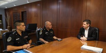 El intendente Leonardo Viotti junto a al Jefe de Policía Federal Rafaela, Gastón Montepeloso.
