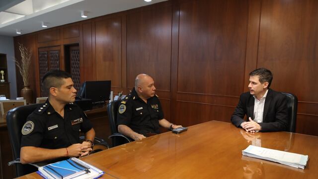 El intendente Leonardo Viotti junto a al Jefe de Policía Federal Rafaela, Gastón Montepeloso.