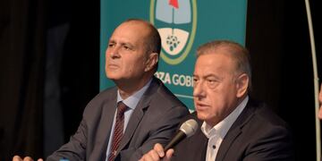 El jefe de la Policía de Mendoza, Roberto Munivez junto al ministro de Seguridad Raúl Levrino fueron señalados por la oposición. Gentileza Gobierno de Mendoza