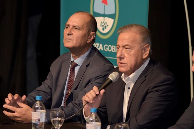 El jefe de la Policía de Mendoza, Roberto Munivez junto al ministro de Seguridad Raúl Levrino fueron señalados por la oposición. Gentileza Gobierno de Mendoza