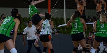 Las dirigidas por Matías Montalbán se preparan desde diciembre de 2021 para la nueva edición de la máxima competencia del voley femenino argentino