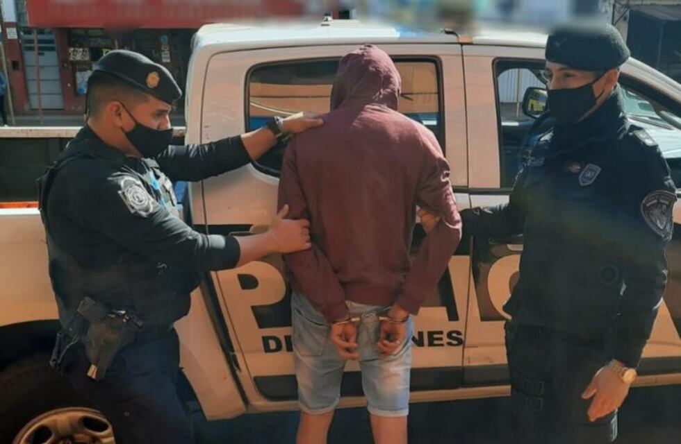 Sorprenden a un joven cuando intentaba escalar el portón de un hotel para robar