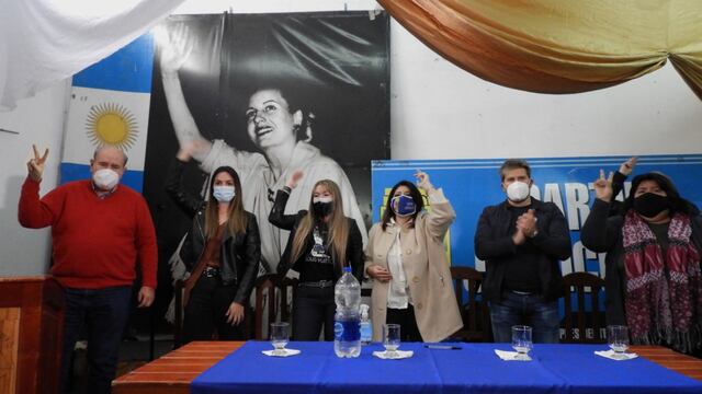 Rubén Rivarola (izq.), presidente del Distrito Jujuy del PJ, encabezó la presentación de las candidatas del Frente de Todos-Partido Justicialista.