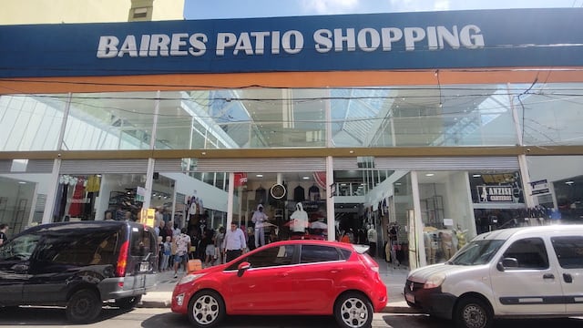 Centro comercial de ropa barata.