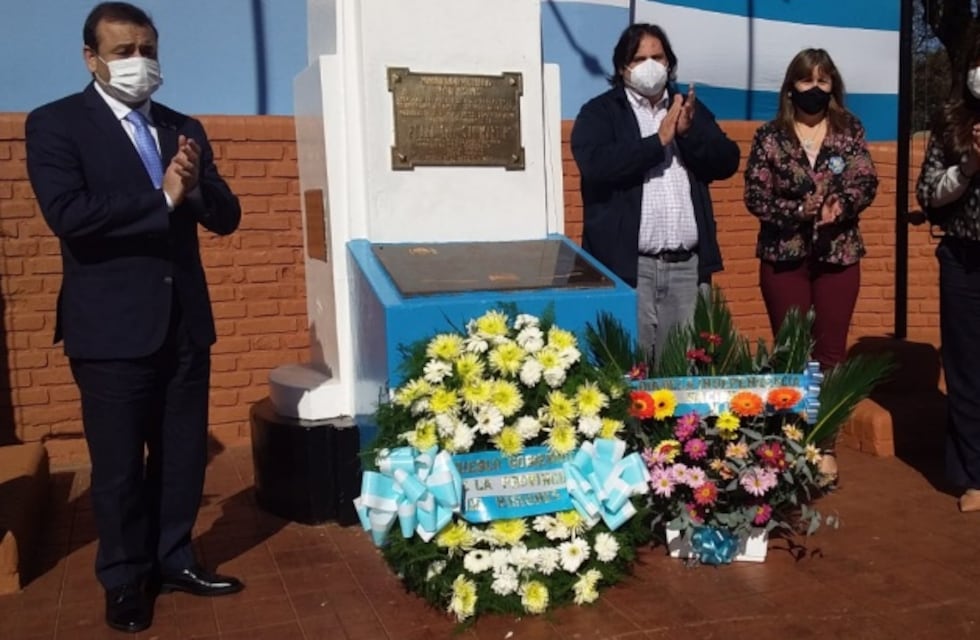 El gobernador Oscar Herrera Ahuad dirigió el acto central por el Día de la Independencia